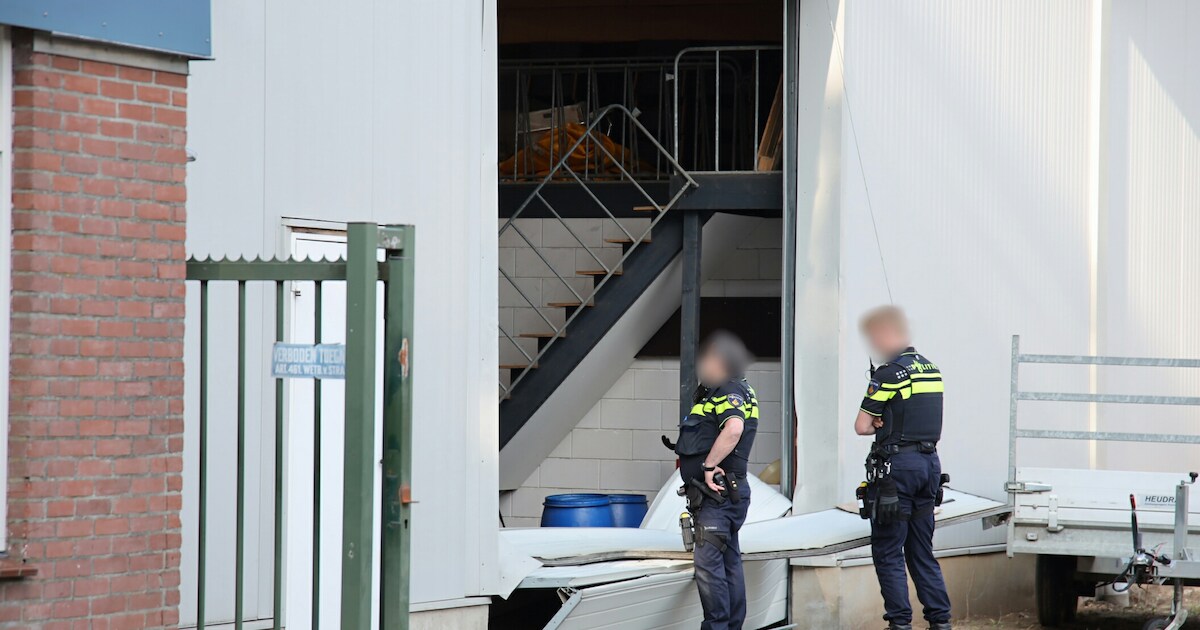 Agenten met automatische geweren bij inval in bedrijfsloods: wat was er aan de hand? ‘Daar ben ik ei