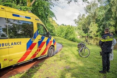 Twee fietsers naar ziekenhuis na botsing op fietspad in Zeve