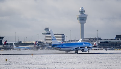 LIVE sneeuw | KLM schrapt vrijdag 80 vluchten op Schiphol vanwege slecht weer
