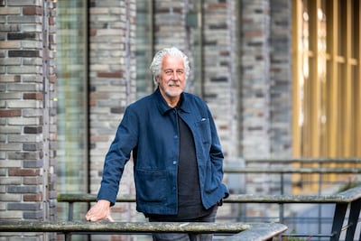 Korfbalicoon Van den Bos vindt biografieën meestal saai, maar nu heeft hij er zelf één: ‘Doorpakken,