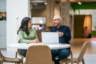 Hussein en Abeer uit Syrië moesten zichzelf opnieuw uitvinden op de werkvloer: ‘Hier moet je tegenga