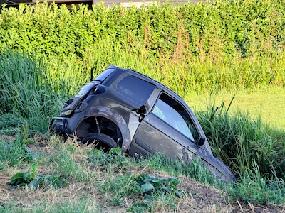 Brommobiel belandt in water aan Stokvisweg in Culemborg