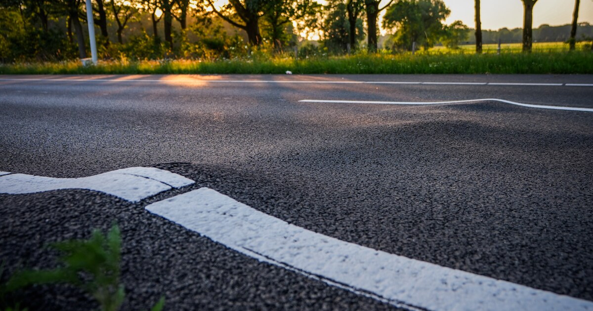 Asfalt A270 bij Nuenen komt omhoog door hitte, gevaarlijke hobbels op de snelweg