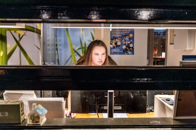 Midden in de nacht belt het ziekenhuis: Marre (22) moet een verdrietige vader inchecken, want zijn dochtertje is ziek