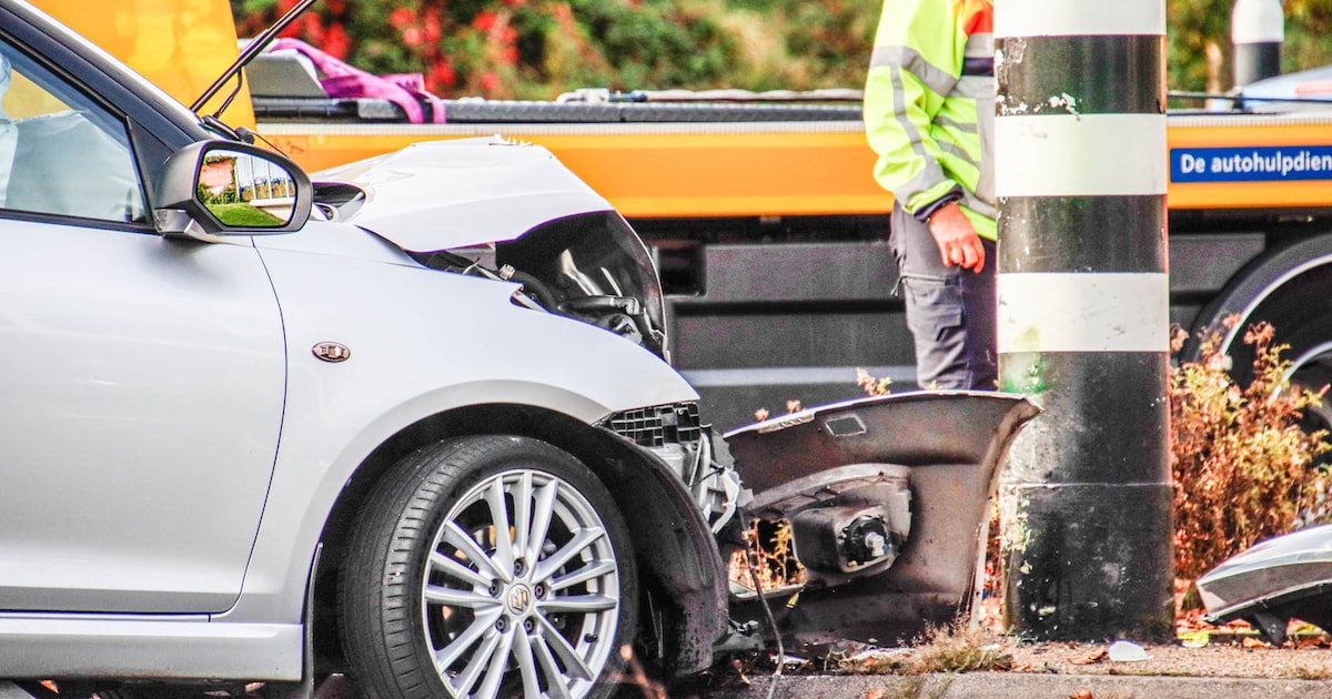 Automobilist ramt lantaarnpaal op kruising in Amersfoort | Regio | De ...