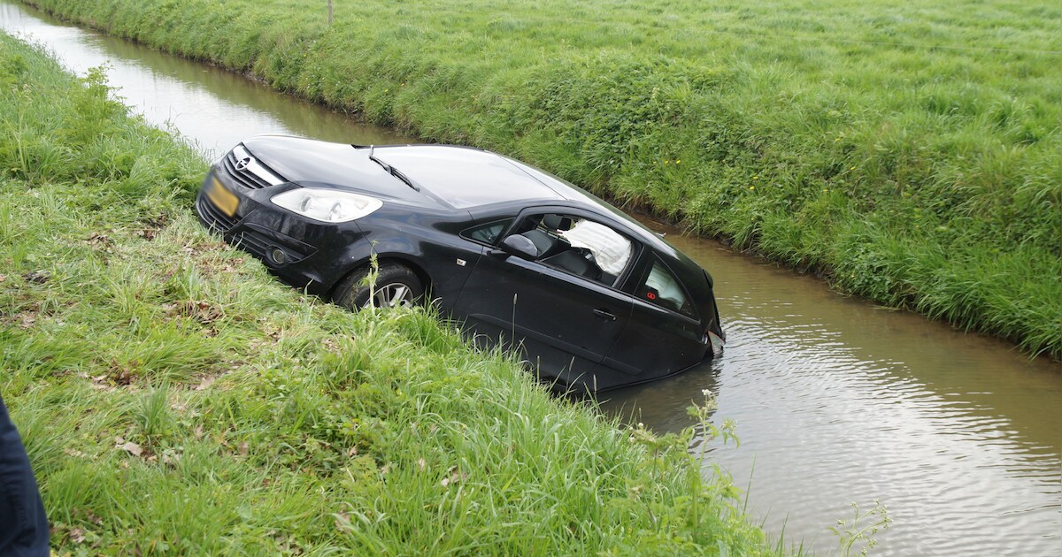 Auto belandt in de sloot in Herpt, chauffeur komt met de schrik vrij