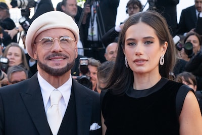 John Travolta ontroerd in Cannes na onverwachte oeuvreprijs: ‘Zonder mijn familie had ik dit nooit bereikt’