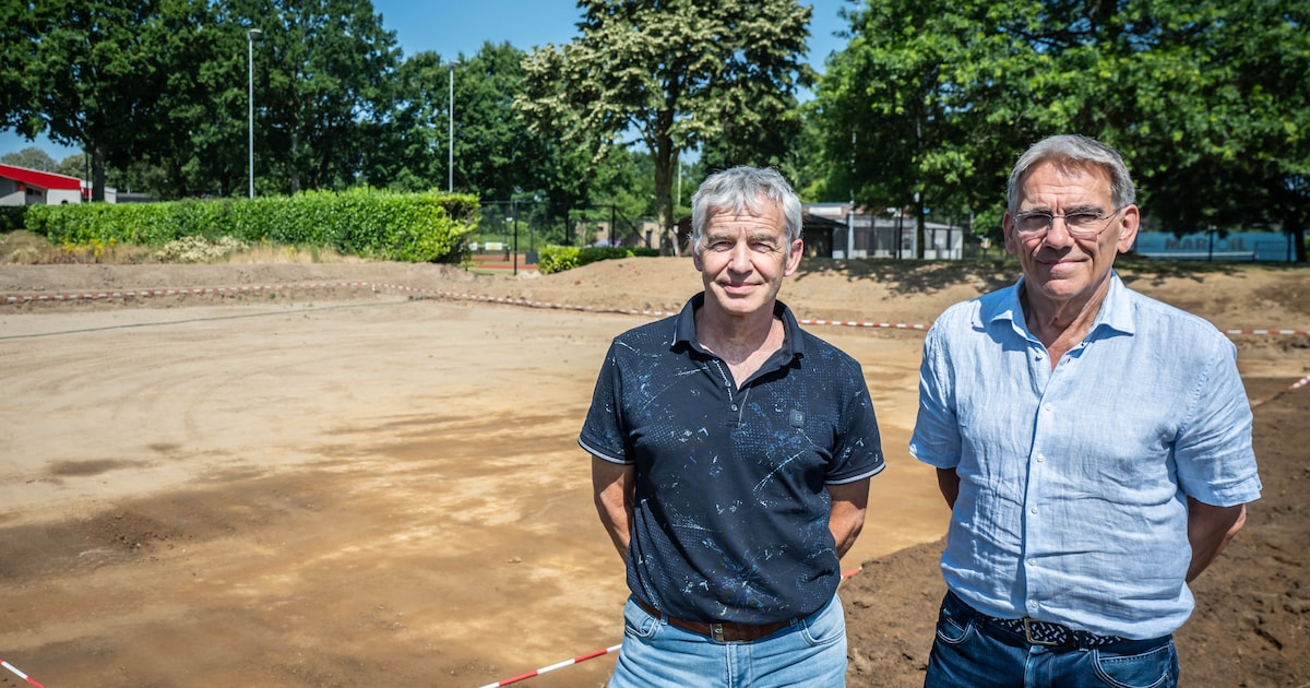 In Vierlingsbeek liggen eind oktober twee gloednieuwe padelbanen