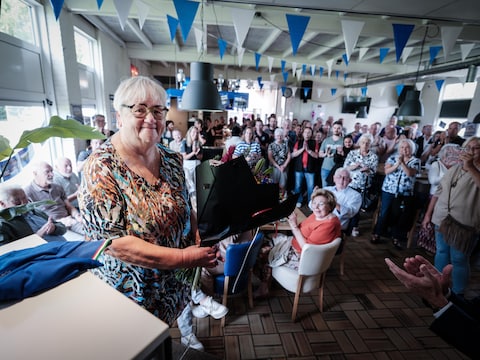 Lenie Boerboom-Klutman werd zaterdag verrast tijdens het jubileumfeest van OBW. De club uit Zevenaar bestaat 80 jaar. 