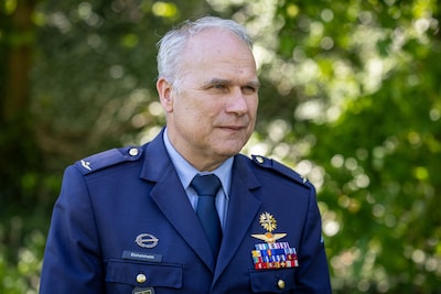 Generaal Eichelsheim: stoppen met militaire oefeningen niet nodig na branden, wel extra maatregelen