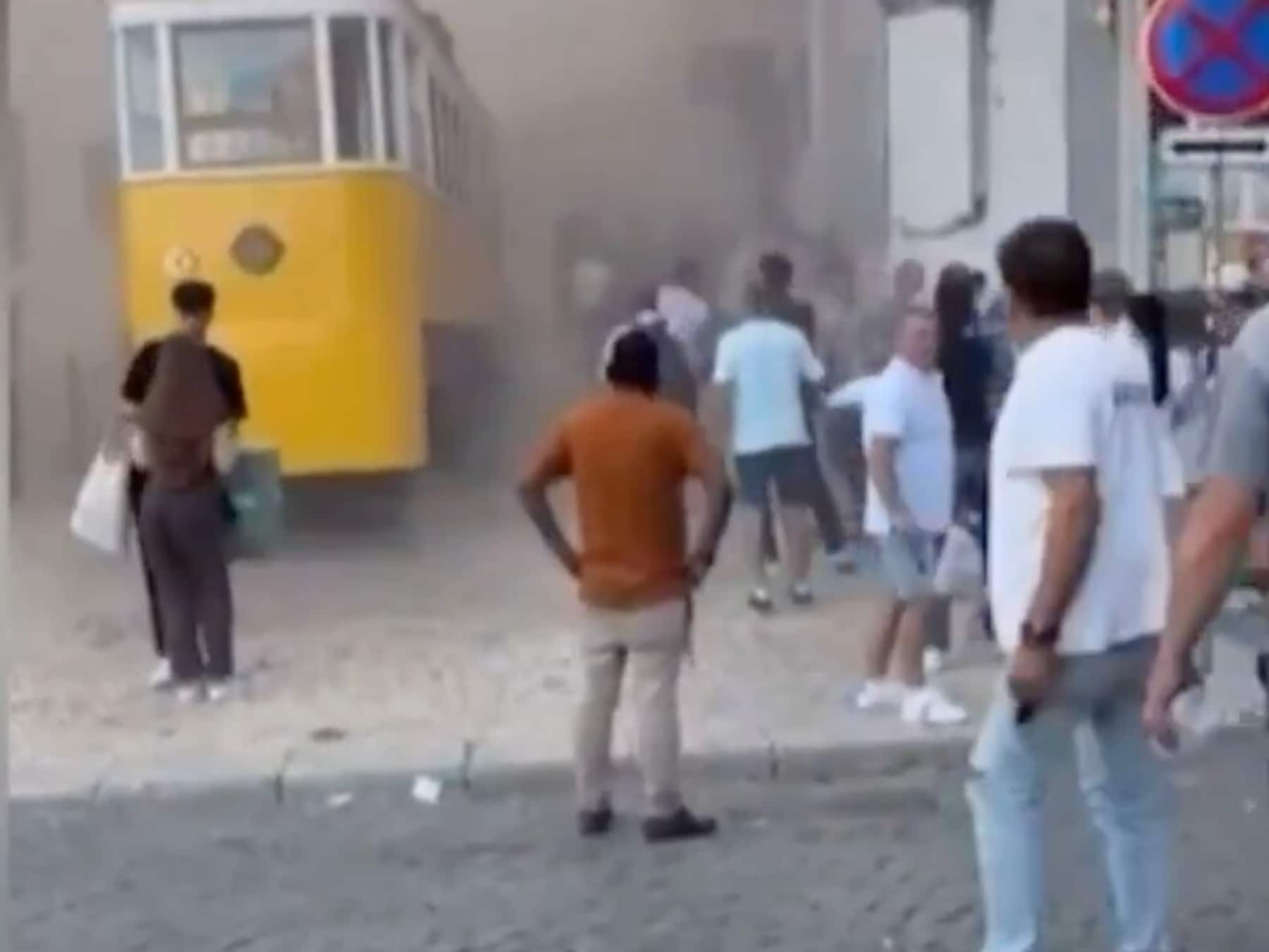 Omstanders filmen ravage na fatale tramontsporing in Lissabon