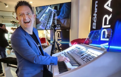 DirkJan belandt plots in top 30 van meest internationaal geboekte Nederlandse artiesten: wie is hij?