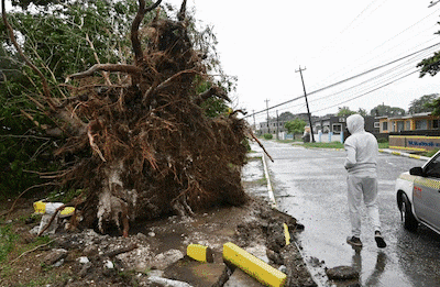 Orkaan Melissa komt afgezwakt aan land in Cuba, grote schade in Jamaica