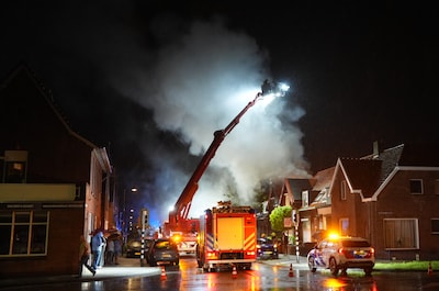 Brand na steekvlam uit meterkast door blikseminslag, vandaag blijft onweer uit maar wel drukkend warm