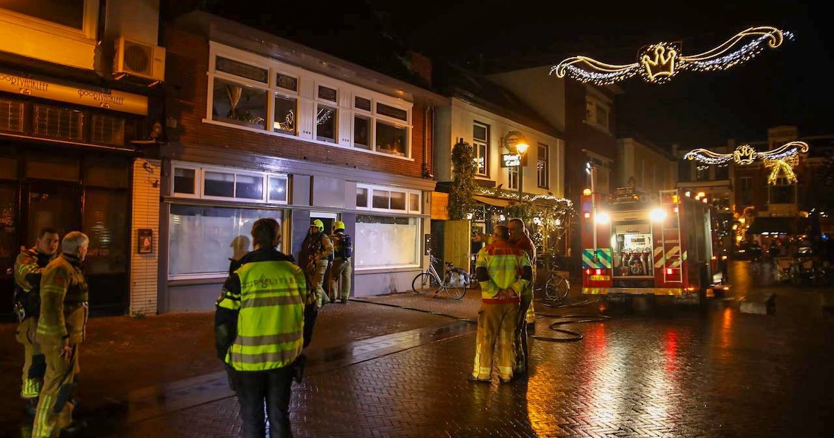 Kleine brand in voormalig café op het Marktplein in Apeldoorn