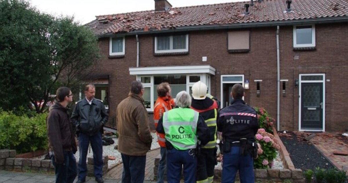 Dakpannen van huis in Leuth