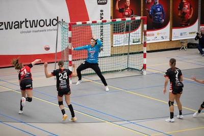 Nikki (19) uit Groesbeek handbalt bij Oranje: ‘In Nederland is deze topsport een hobby’