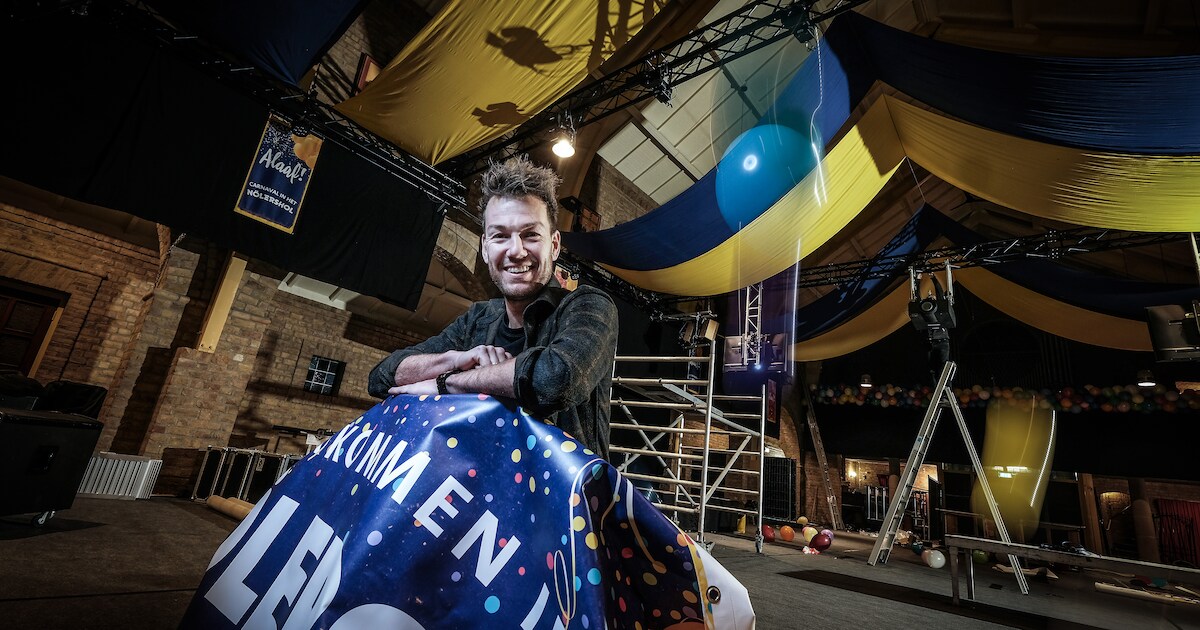 Carnaval vieren in de kerk: ‘Geef toe, dit is toch niet te vergelijken met zo’n witte plastic bak’