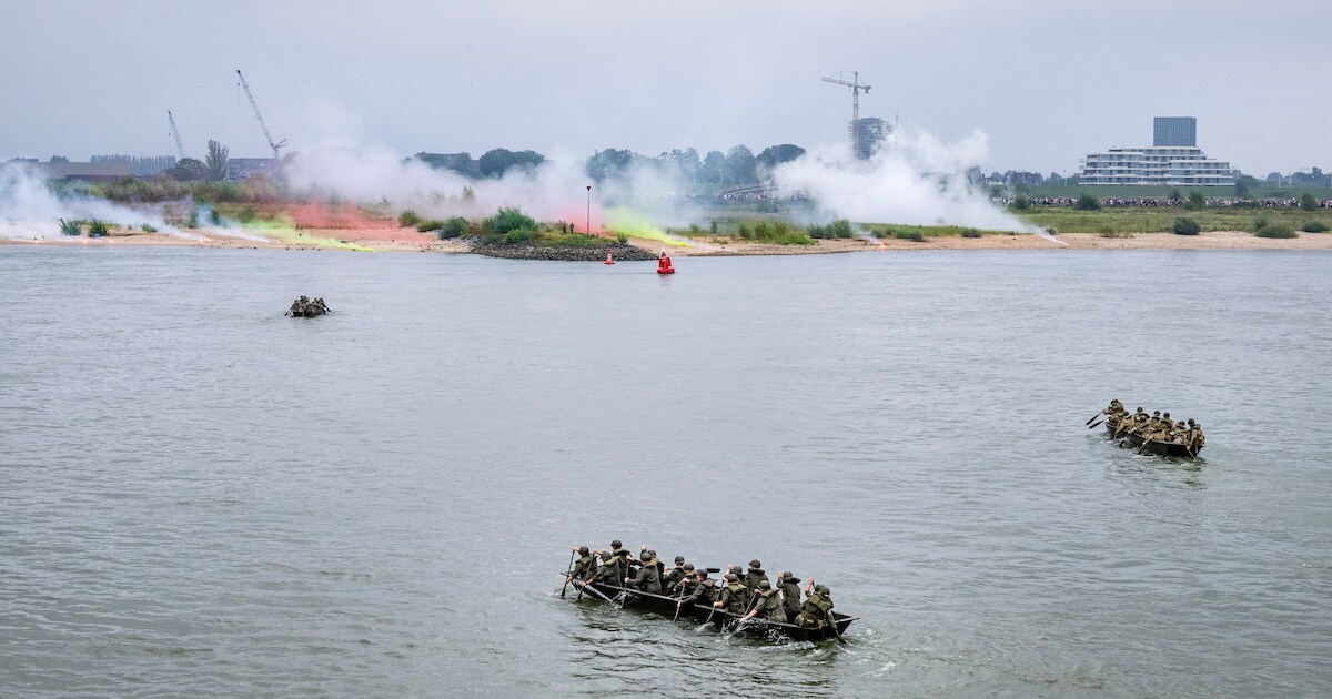 180 ‘militairen’ steken bij Nijmegen de Waal over en vechten met ...