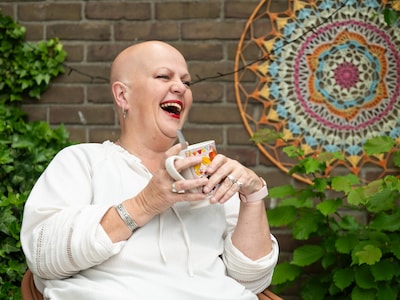 Waarom Elly (56) op haar 8ste begon met dwangmatig haar haren uittrekken, ontdekte ze pas twintig jaar later