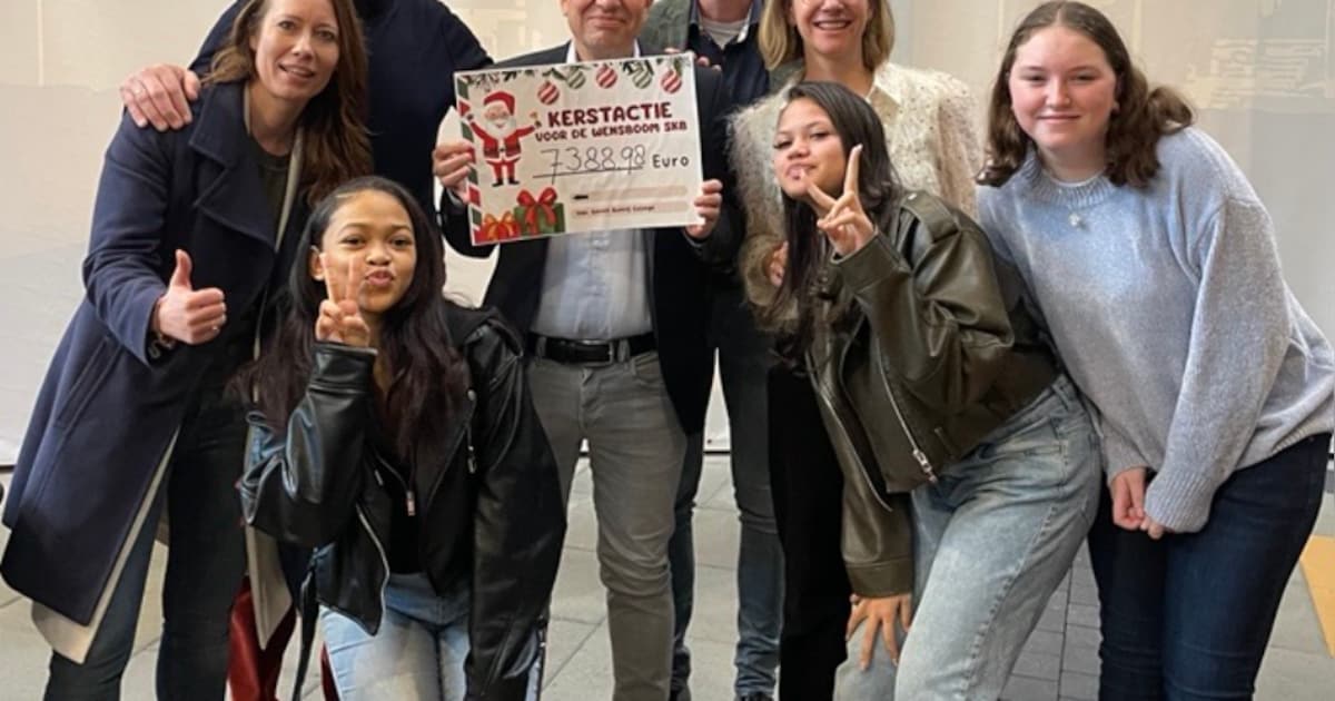Leerlingen Gerrit Komrij College zamelen bedrag in voor Wensboom in SKB Winterswijk