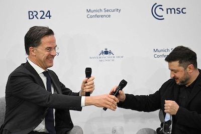 ‘Hai!’ Op veiligheidscongres in München is jarige Navo-baas Rutte inmiddels een absoluut zwaargewicht