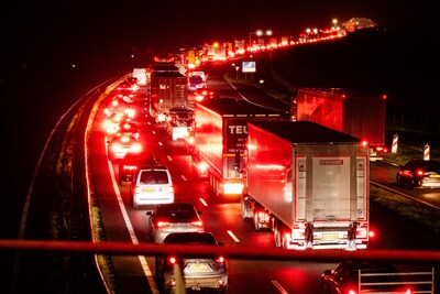 Ongelukken zorgen op meerdere snelwegen voor chaos, verkeer naar Rotterdam loopt vast