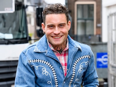 Man die Douwe Bob bedreigde na landelijke rel is vrijgelaten, staat volgend jaar voor de rechter