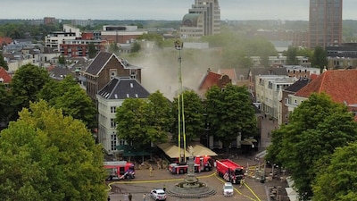 LIVE | Brand in centrum Deventer • Bewoners opgevangen in hotel • NL Alert verstuurd