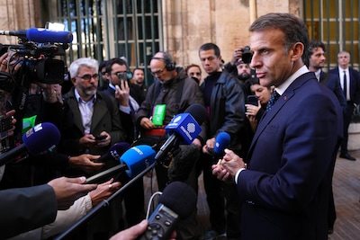 Macron erkent fouten bij aanpak protestgeweld: ‘We hadden het totaal niet zien aankomen’