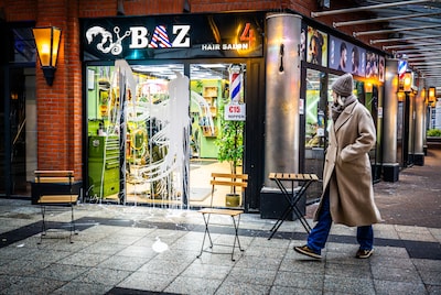 Eigenaar die mikpunt werd in Vlaardingse kappersoorlog is zijn zaak kwijt: ‘Ik heb niets meer’
