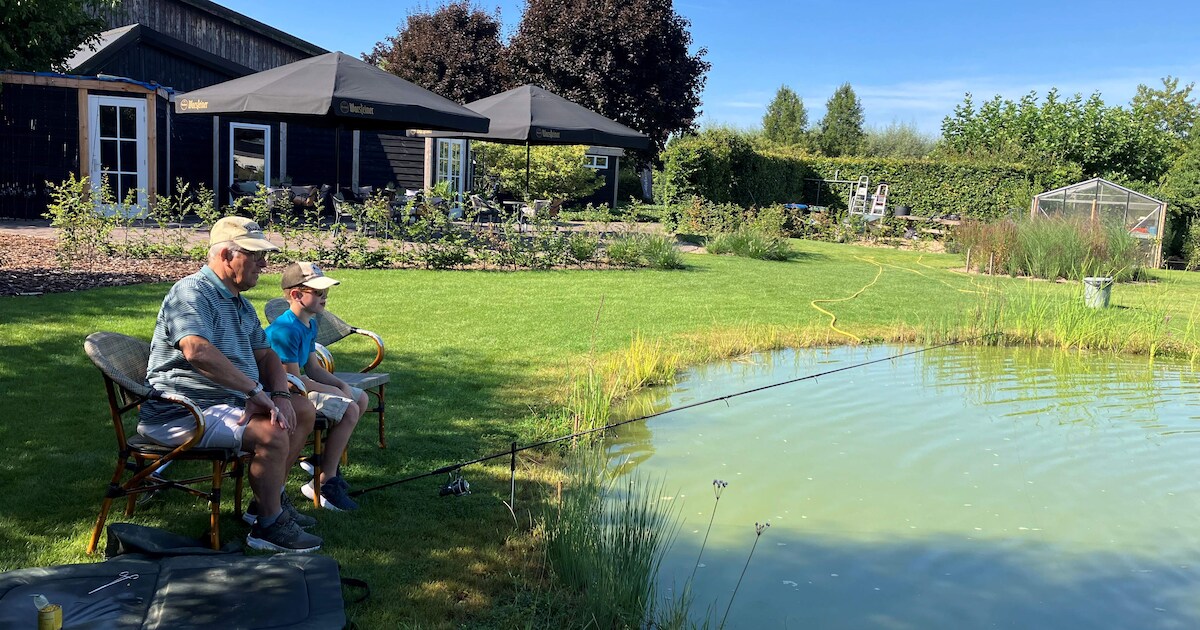 vissen-met-opa-en-op-de-buik-voor-het-perfecte-plaatje-regio-de