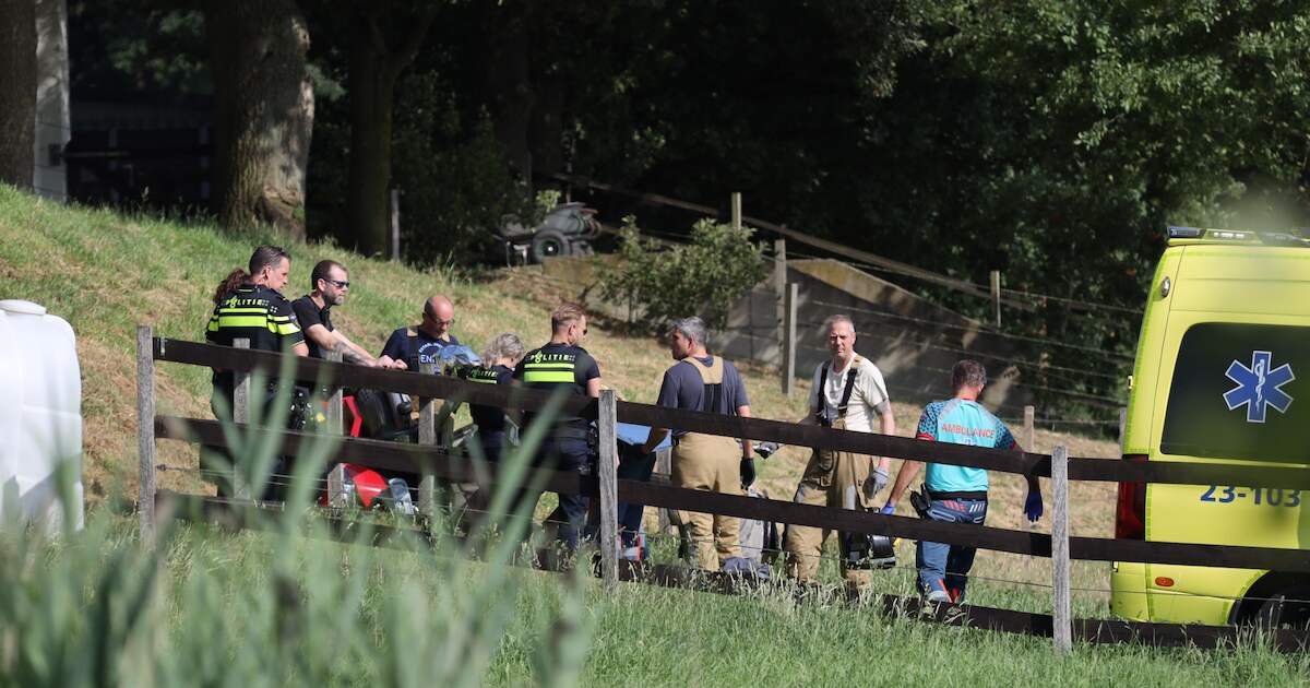 Vrouw klem onder zitmaaier in Heijen: brandweer bevrijdt haar ‘na een halfuur’
