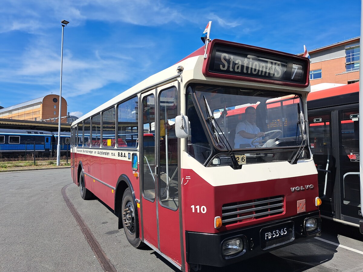 Na 45 jaar op de bus is het klaar voor Jan Minkels: ‘Liever de dorpen ...