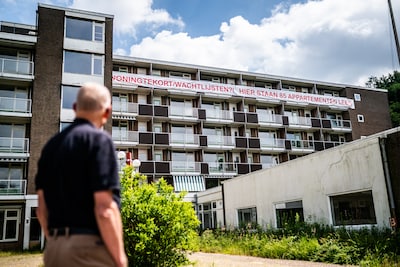 Aparte situatie bij leegstaande flat: één kraker mag blijven, terwijl andere bewoners er per direct 