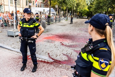 LIVE Prinsjesdag | ‘Volop demonstraties’ tijdens Prinsjesdag in Den Haag: ‘Ook zaken gebeurd die niet kunnen’