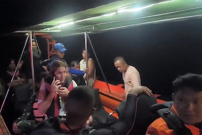 Spaanse voetbalcoach en drie van zijn kinderen vermist na bootongeluk in Indonesië