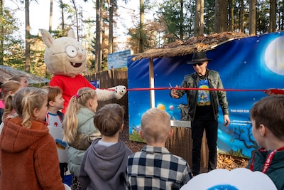 Paul van Loon opent doolhof in Burgers' Zoo Arnhem
