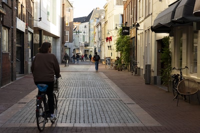Man zwaar mishandeld tijdens 11-11 in Den Bosch, vader wil redder in nood bedanken: ‘Hij heeft zijn leven gered’