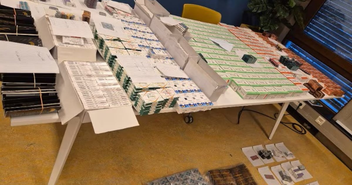 Inval politie bij IJsselsteiner (40) leidt tot vondst van tienduizenden illegale erectiepillen en en