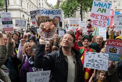 Britten verbieden reclames voor vette happen op tv in strijd tegen obesitas: ‘Maar dat is niet de oplossing’