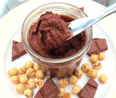 Vrees voor flink duurdere chocoladerepen en -pasta door problemen met hazelnoten in Turkije