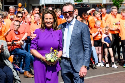 Prins Bernhard en prinses Annette ‘supertrots’ op geslaagde dochter en ‘Pietje Paniek’ herkend in winkel