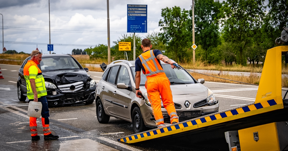 Twee gewonden bij kettingbotsing met drie auto’s in Bemmel