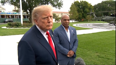 Laurien Crump geeft in Nijmegen college over Trumps dieseldeal met Rusland