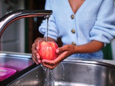 Ziekmakers kunnen zich verspreiden via fruit: zo houd je de kans op besmetting zo klein mogelijk