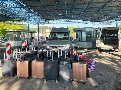 Vrouw keert terug van vakantie met 55 (!) bagagestukken, Zwitserse douane gelooft ogen niet