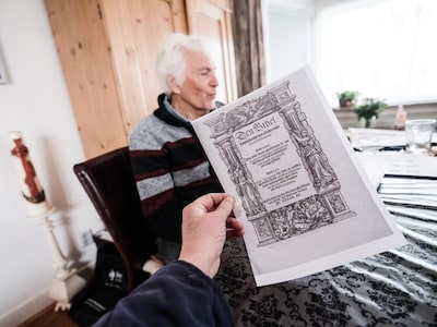 De eerste bijbel met genummerde verzen verscheen in de zestiende eeuw in.... Groessen; protestanten 