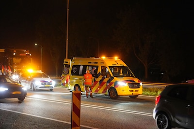 Auto botst op brandweerauto na eerder ongeluk, A58 afgesloten tussen Tilburg en Breda