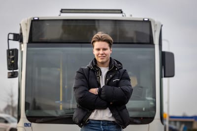 Man slaat buschauffeur Senna (21) na verzoek om te keren: ‘Ik was totaal verbijsterd’